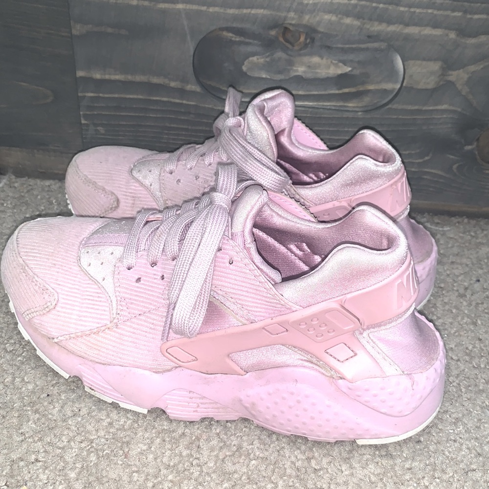 pink nike huaraches